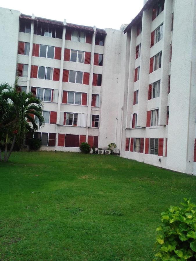 Nice Oakwood Constant Spring Rd Apt Kingston Exterior foto